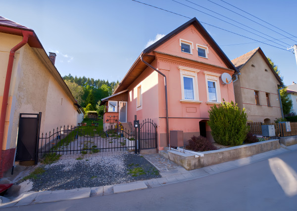 Atraktívny vidiecky rodinný dom Vydrník pod lesom