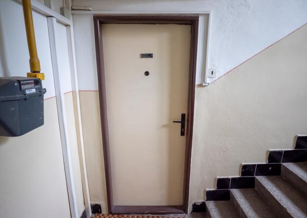 REZERVOVANÉ - 2 Izbový byt s balkónom v pôvodnom stave - Krompachy