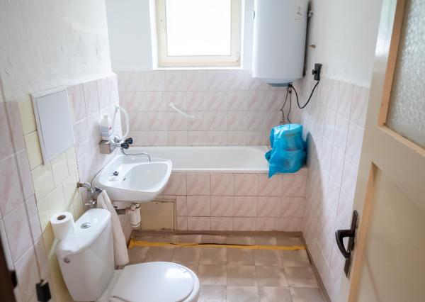 REZERVOVANÉ - 2 Izbový byt s balkónom v pôvodnom stave - Krompachy