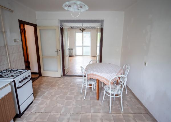 REZERVOVANÉ - 2 Izbový byt s balkónom v pôvodnom stave - Krompachy