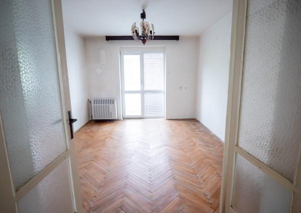 REZERVOVANÉ - 2 Izbový byt s balkónom v pôvodnom stave - Krompachy