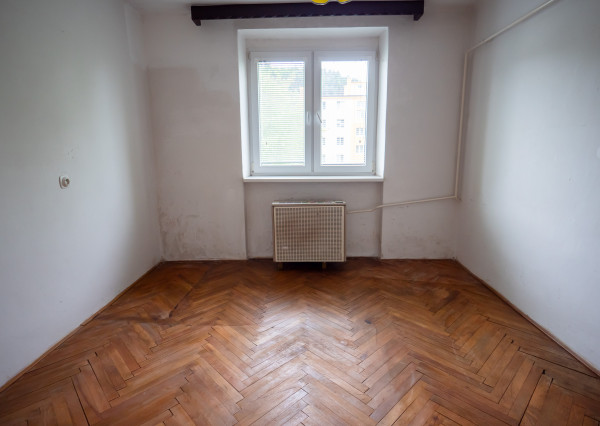 REZERVOVANÉ - 2 Izbový byt s balkónom v pôvodnom stave - Krompachy