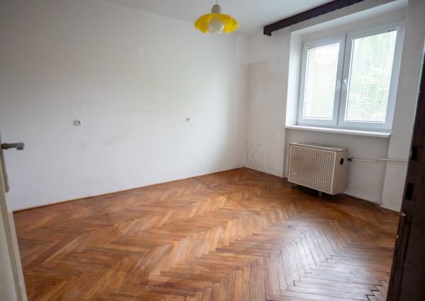 REZERVOVANÉ - 2 Izbový byt s balkónom v pôvodnom stave - Krompachy