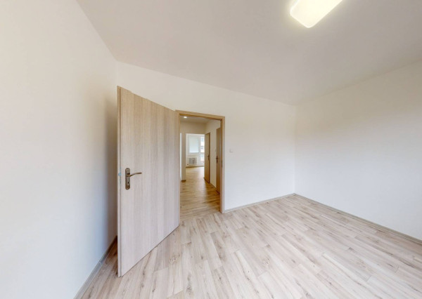 Byt 2+1 s loggiou (56 m2), sídl. Západ I. Sp. Nová Ves