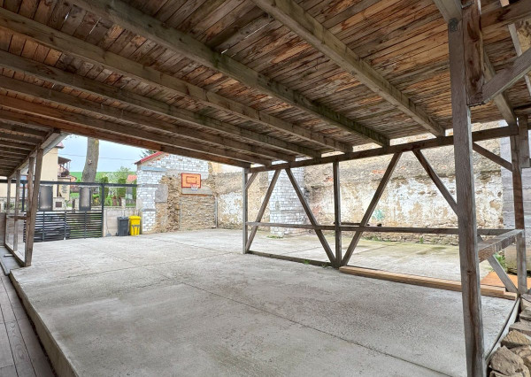 ZNÍŽENÁ CENA ! Rodinný dom s veľkým pozemkom v obci Tvarožná