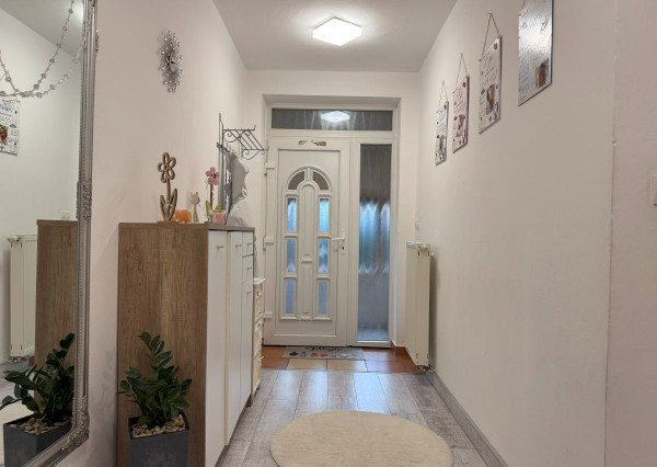 ZNÍŽENÁ CENA ! Rodinný dom s veľkým pozemkom v obci Tvarožná