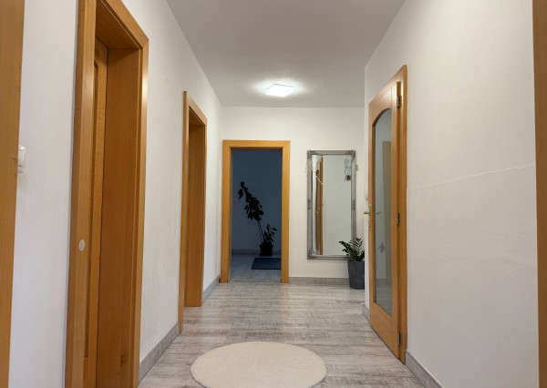 ZNÍŽENÁ CENA ! Rodinný dom s veľkým pozemkom v obci Tvarožná