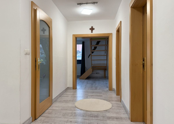 ZNÍŽENÁ CENA ! Rodinný dom s veľkým pozemkom v obci Tvarožná