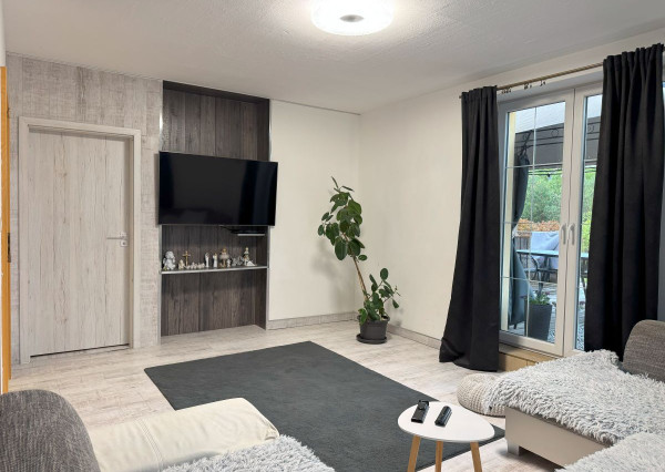 ZNÍŽENÁ CENA ! Rodinný dom s veľkým pozemkom v obci Tvarožná