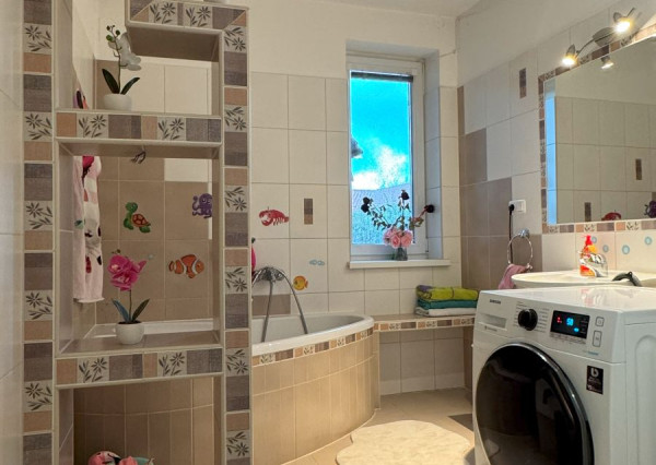 ZNÍŽENÁ CENA ! Rodinný dom s veľkým pozemkom v obci Tvarožná