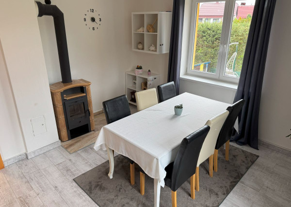 ZNÍŽENÁ CENA ! Rodinný dom s veľkým pozemkom v obci Tvarožná