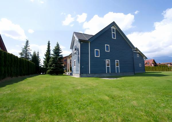 Multifunkčný chalet s veľkým pozemkom (1656 m2) Veľká Lomnica