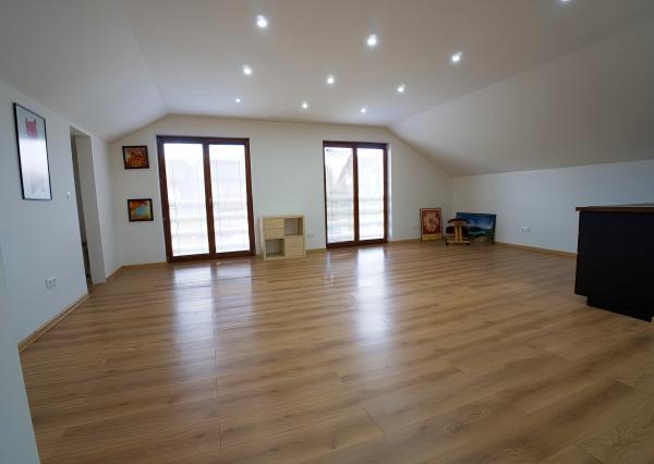 Multifunkčný chalet s veľkým pozemkom (1656 m2) Veľká Lomnica