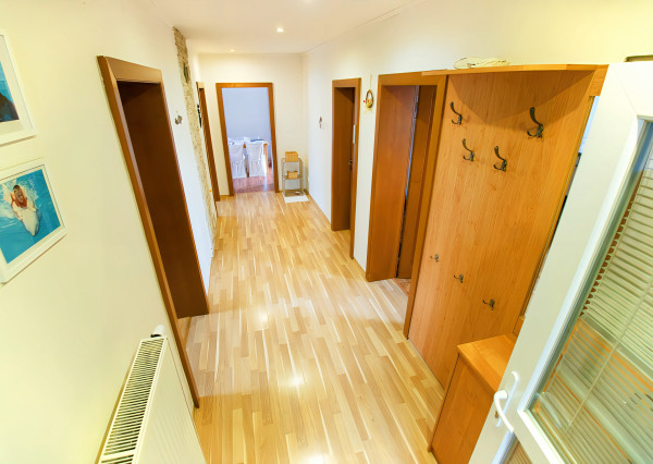 Rodinný dom (654 m2), garáž, altánok, záhrada Smižany