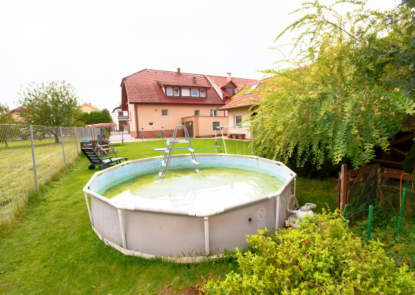 Rodinný dom (654 m2), garáž, altánok, záhrada Smižany