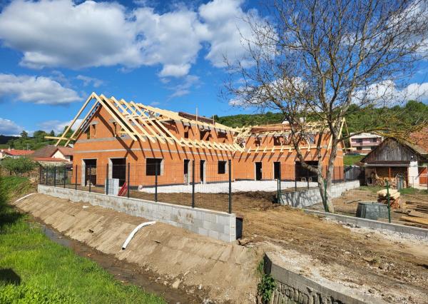 Na predaj 3 a 4 -izbové byty v Danišovciach !