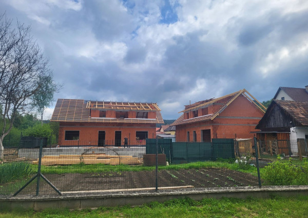 Na predaj 3 a 4 -izbové byty v Danišovciach !