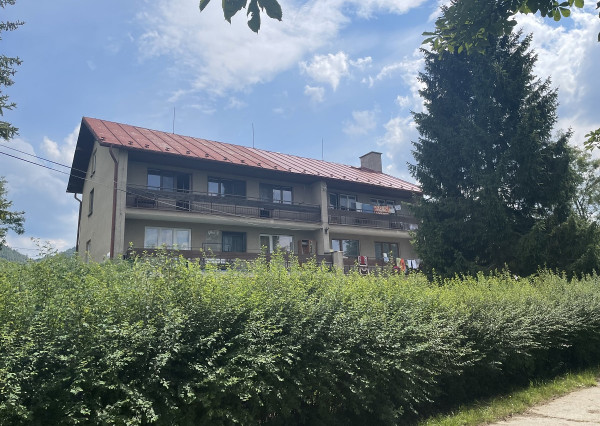 Tehlový byt 3+1 (124,5m) so záhradou a garážou, Markušovce