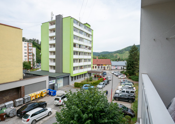 REZERVOVANÉ  - 2izb. byt s balkónom  - centrum mesta Krompachy