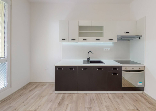 REZERVOVANÉ Byt 2+1 s loggiou (56 m2), sídl. Západ I. Sp. Nová Ves