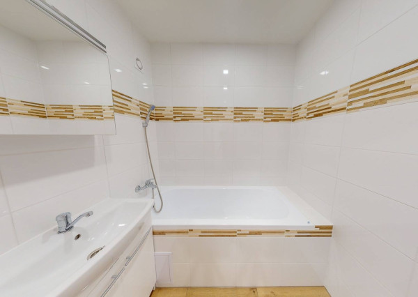 REZERVOVANÉ Byt 2+1 s loggiou (56 m2), sídl. Západ I. Sp. Nová Ves