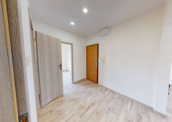 REZERVOVANÉ Byt 2+1 s loggiou (56 m2), sídl. Západ I. Sp. Nová Ves