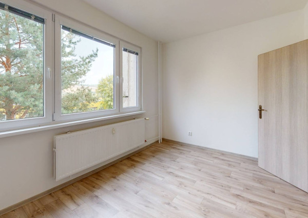 REZERVOVANÉ Byt 2+1 s loggiou (56 m2), sídl. Západ I. Sp. Nová Ves