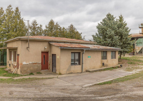 ZNÍŽENÁ CENA! Podnik. areál (0,6 ha) Moldava nad Bodvou