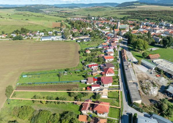 REZERVOVANÉ  - Veľký pozemok so starším domom v dobrej lokalite Spišské Vlachy