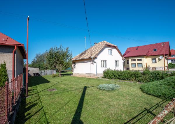 REZERVOVANÉ  - Veľký pozemok so starším domom v dobrej lokalite Spišské Vlachy