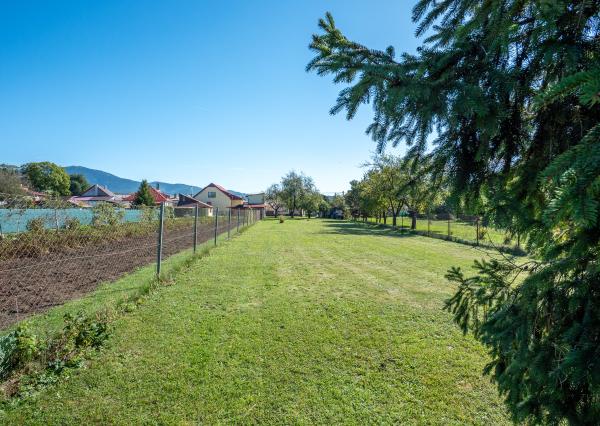 REZERVOVANÉ  - Veľký pozemok so starším domom v dobrej lokalite Spišské Vlachy