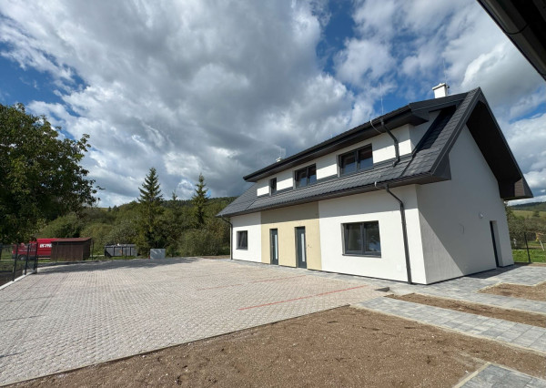 FINALIZUJEME ! Na predaj 3 a 4 -izbové byty v Danišovciach