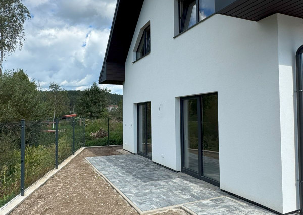 FINALIZUJEME ! Na predaj 3 a 4 -izbové byty v Danišovciach