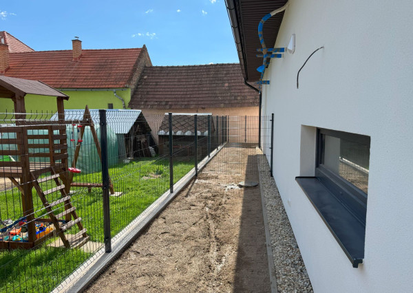 FINALIZUJEME ! Na predaj 3 a 4 -izbové byty v Danišovciach