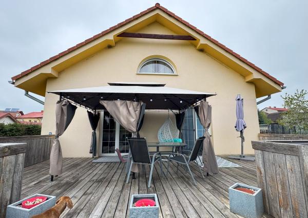 ZNÍŽENÁ CENA ! Rodinný dom s veľkým pozemkom v obci Tvarožná