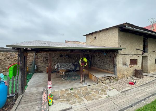 ZNÍŽENÁ CENA ! Rodinný dom s veľkým pozemkom v obci Tvarožná