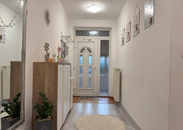 ZNÍŽENÁ CENA ! Rodinný dom s veľkým pozemkom v obci Tvarožná