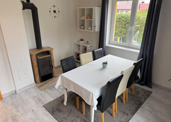 ZNÍŽENÁ CENA ! Rodinný dom s veľkým pozemkom v obci Tvarožná