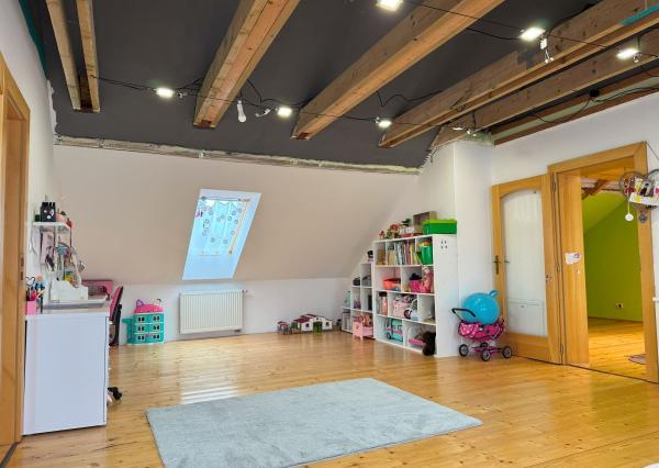 ZNÍŽENÁ CENA ! Rodinný dom s veľkým pozemkom v obci Tvarožná