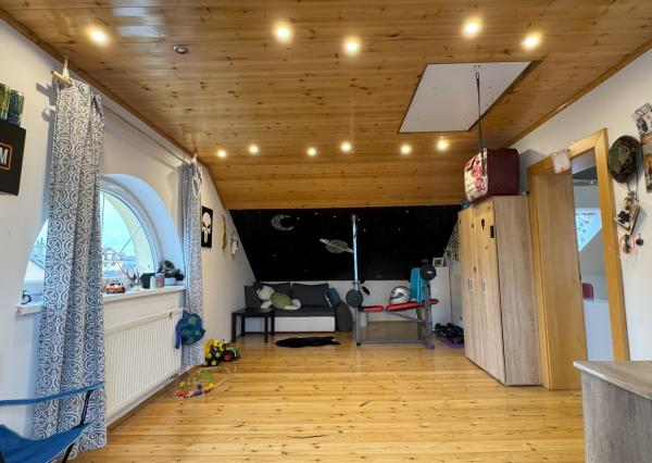 ZNÍŽENÁ CENA ! Rodinný dom s veľkým pozemkom v obci Tvarožná