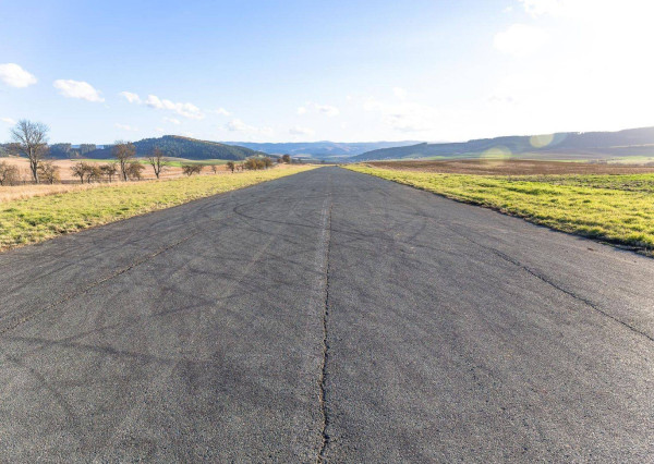 Atraktívny pozemok na podnikanie (3 ha) pri Klčove