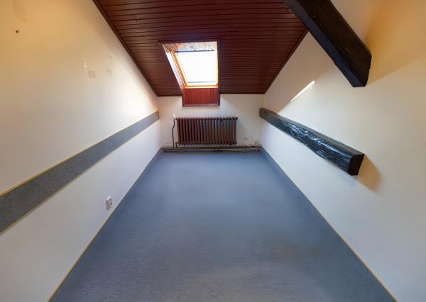 Byt 4+1 (135 m2) s loggiou blízko žel. stanice a centra Sp. Nová Ves