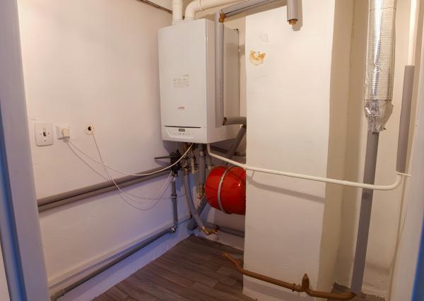 Byt 4+1 (135 m2) s loggiou blízko žel. stanice a centra Sp. Nová Ves