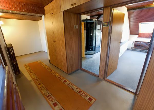 Byt 4+1 (135 m2) s loggiou blízko žel. stanice a centra Sp. Nová Ves