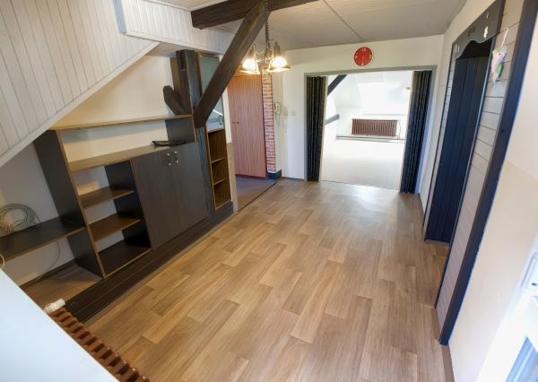 Byt 4+1 (135 m2) s loggiou blízko žel. stanice a centra Sp. Nová Ves