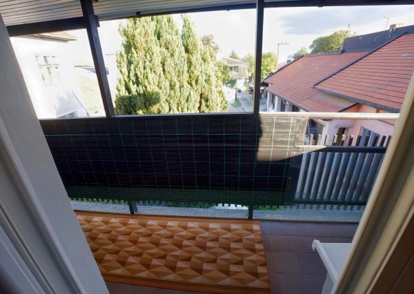 Byt 4+1 (135 m2) s loggiou blízko žel. stanice a centra Sp. Nová Ves