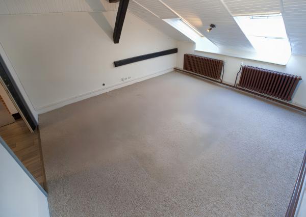 Byt 4+1 (135 m2) s loggiou blízko žel. stanice a centra Sp. Nová Ves