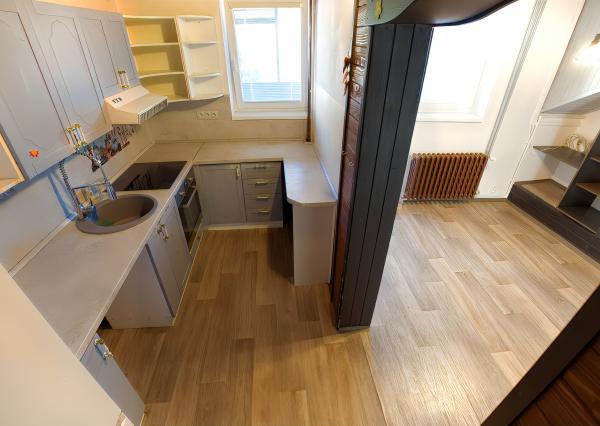 Byt 4+1 (135 m2) s loggiou blízko žel. stanice a centra Sp. Nová Ves