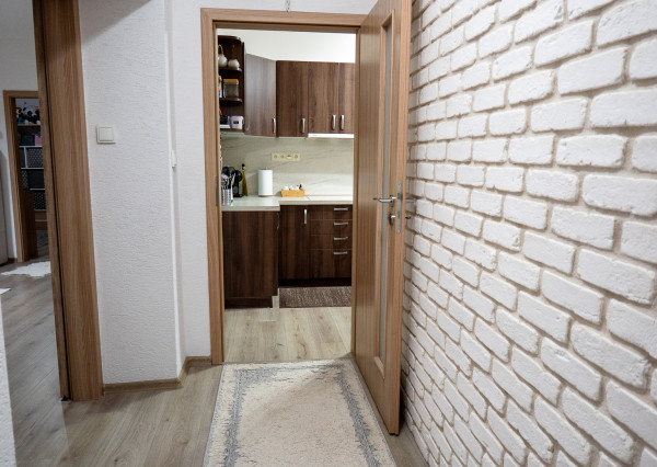 3-izbový, nadštandardne veľký byt s balkónom -  Krompachy