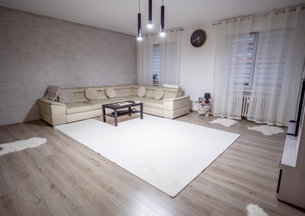 3-izbový, nadštandardne veľký byt s balkónom -  Krompachy